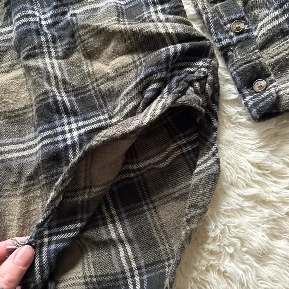 American Eagle Outfitters Distressed Green Plaid Button-Down Shirt - Picture 8 of 13